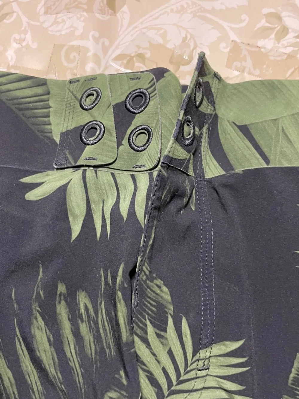 Lululemon Swim Trunks 40 Mens Palm Fronds Feathers Black Green Swimsuit Board